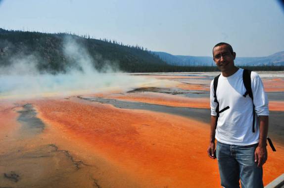 Visitando a Grand Prismatic Pool, no Yellowstone National Park, em Wyoming, nos Estados Unidos